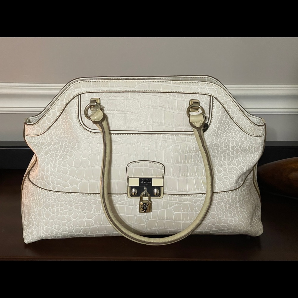 Guess Handbag *BRAND NEW*